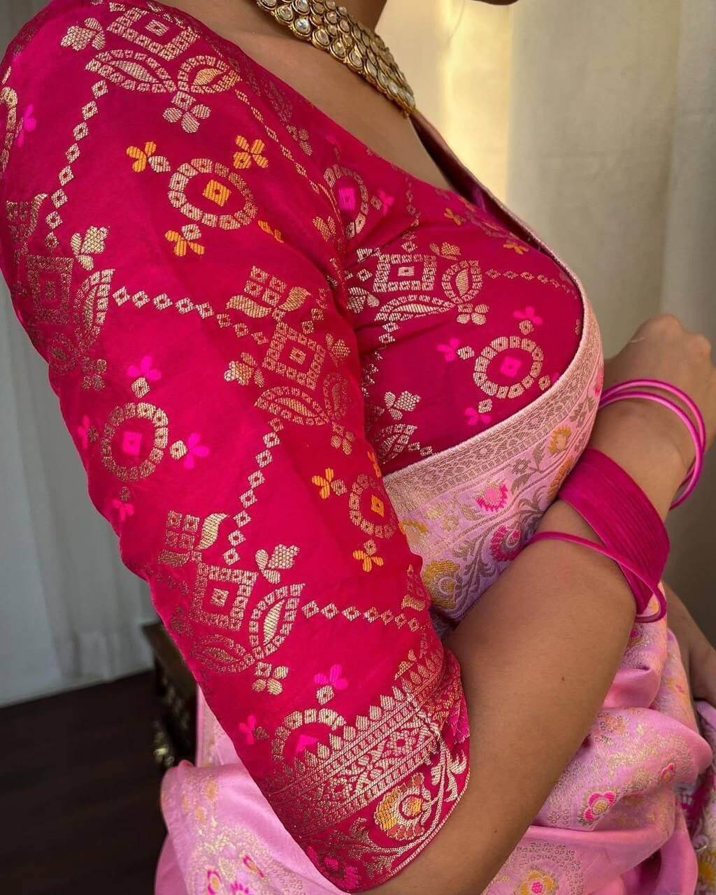 Women's Soft Traditional Durga Pooja Silk Saree With Blouse