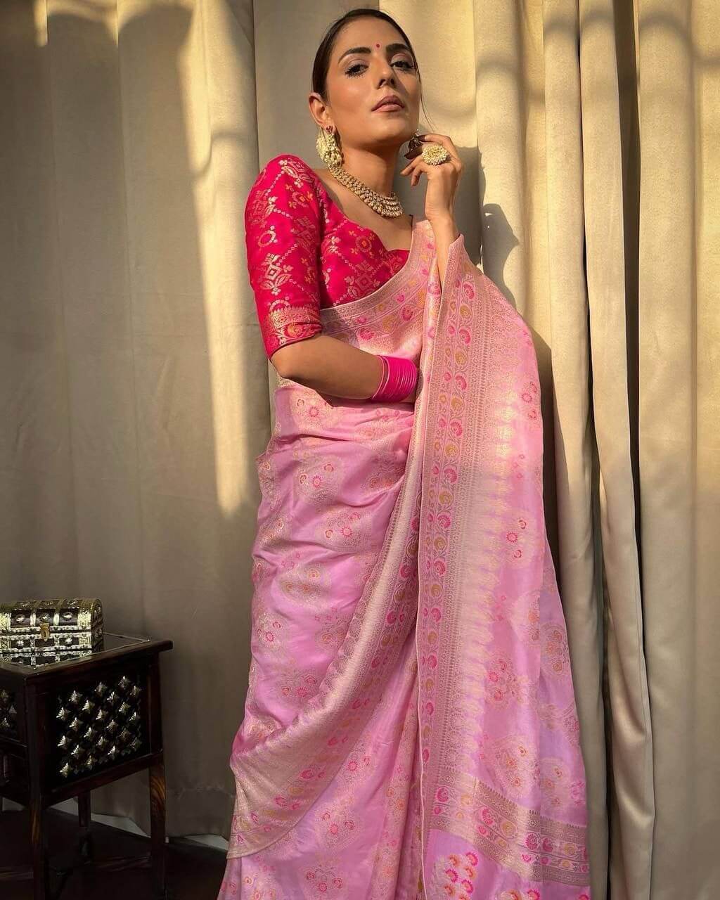 Women's Soft Traditional Durga Pooja Silk Saree With Blouse