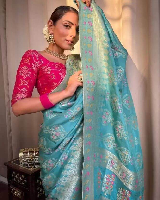 Women's Soft Traditional Durga Pooja Silk Saree With Blouse