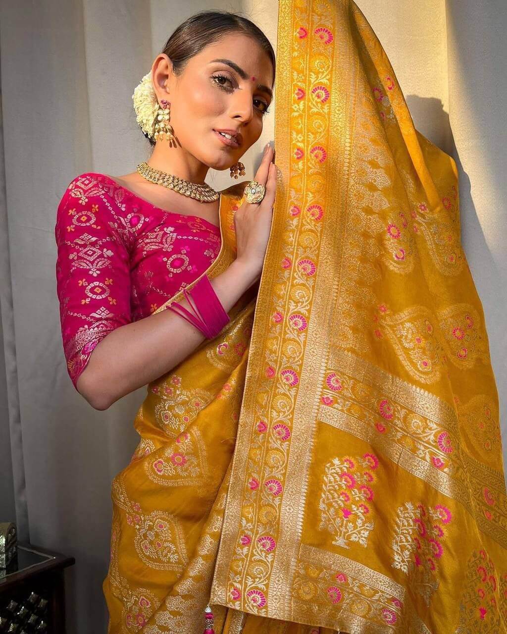 Women's Soft Traditional Durga Pooja Silk Saree With Blouse