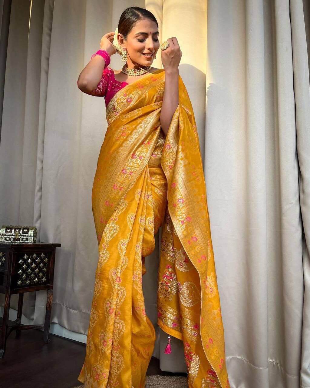 Women's Soft Traditional Durga Pooja Silk Saree With Blouse
