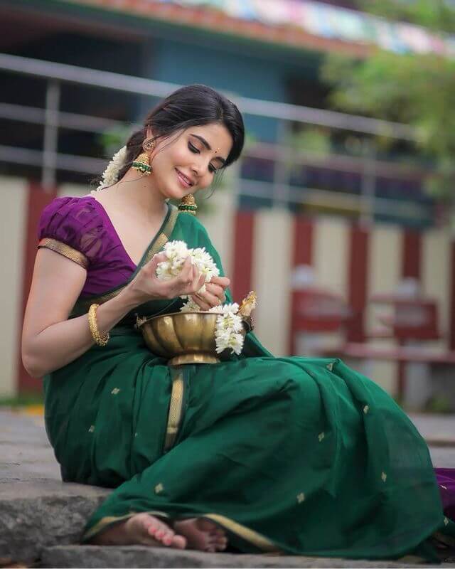 Women's Traditional Saree Soft Silk Saree With Blouse Piece