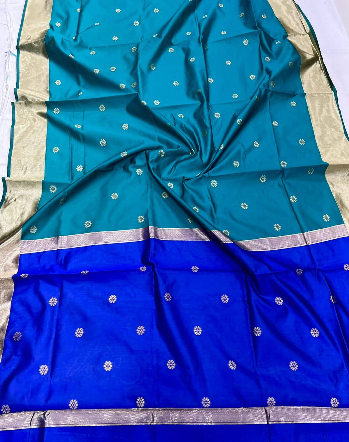 Women's Navatri Speacial Soft Silk Saree With Blouse